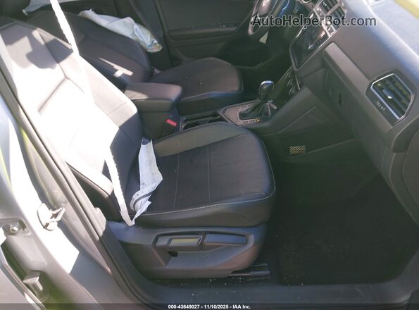 3VV3B7AX0MM030521 2021 VOLKSWAGEN TIGUAN Серебряный Вид салона спереди