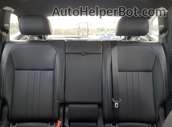 3VV8B7AX1NM158211 2022 VOLKSWAGEN TIGUAN Серый Вид задних сидений