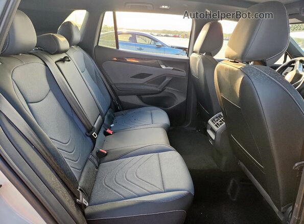 3VVGR7RM0SM014047 2025 VOLKSWAGEN TIGUAN Beige Widok wnętrza z tyłu