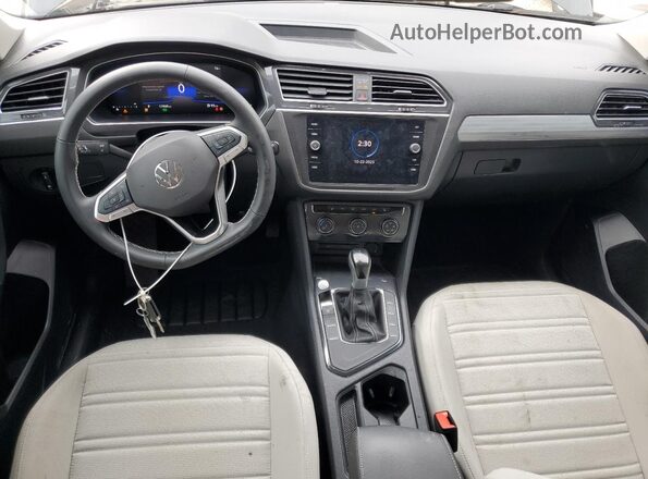 3VVRB7AX1RM127051 2024 VOLKSWAGEN TIGUAN Black წინა პანელის ხედი