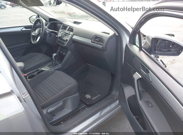 3VVRB7AX2PM054656 2023 VOLKSWAGEN TIGUAN Gray Front interior view