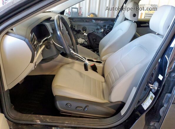 3VW7M7BU5PM003086 2023 VOLKSWAGEN JETTA Черный Вид салона спереди
