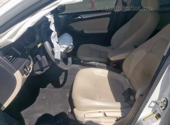 3VWB67AJXJM203433 2018 VOLKSWAGEN JETTA Белый Вид салона спереди