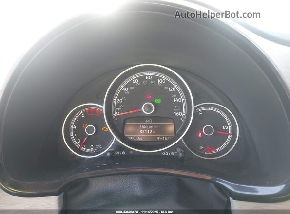 3VWFD7AT2JM704969 2018 VOLKSWAGEN BEETLE Red Vista de los asientos traseros
