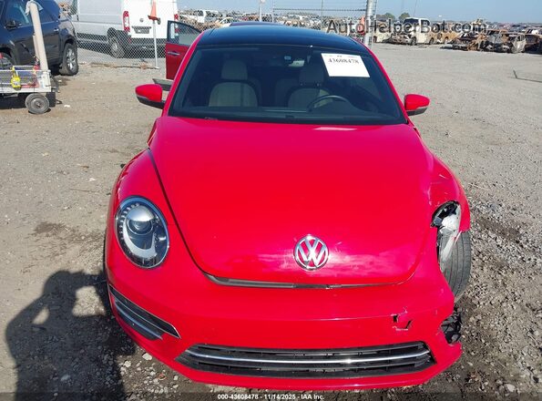 3VWFD7AT2JM704969 2018 VOLKSWAGEN BEETLE Red Vista del cuadro de instrumentos
