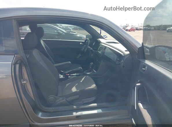 3VWFD7AT3JM709064 2018 VOLKSWAGEN BEETLE Серый Вид салона спереди