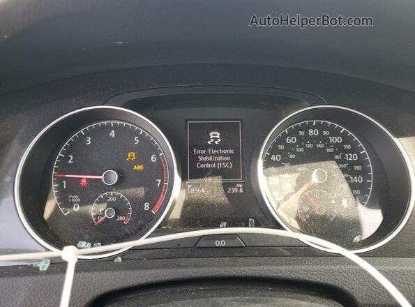 3VWH17AU2JM750067 2018 VOLKSWAGEN GOLF White Widok zestawu wskaźników