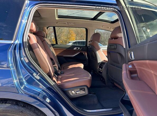 5UXCW2C0XL9A03864 2020 BMW X7 Синий Вид салона спереди