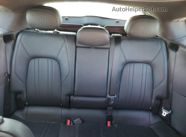 ZN661XUA6LX355073 2020 MASERATI LEVANTE Белый Вид задней части салона