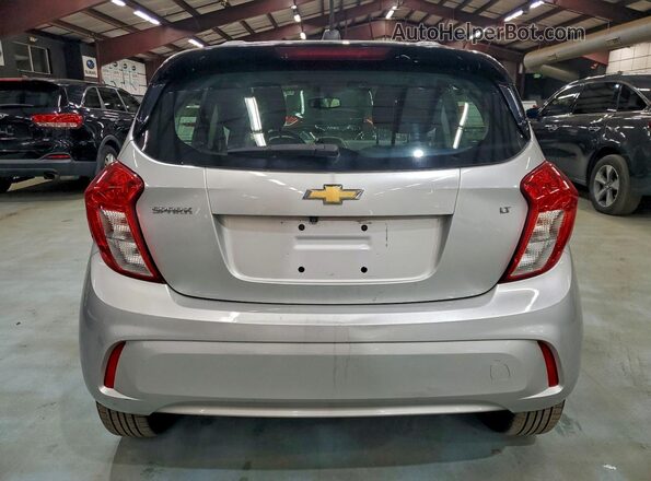 KL8CD6SA3JC470736 2018 CHEVROLET SPARK Серебряный Вид салона спереди