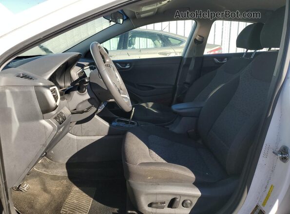 KMHC75LC3HU036504 2017 HYUNDAI IONIQ Белый Вид панели приборов