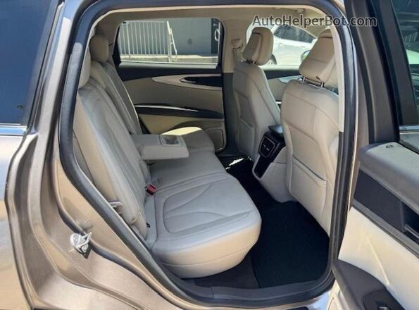 2LMPJ8J93LBL15854 2020 LINCOLN NAUTILUS Tan ძრავის განყოფილების ხედი