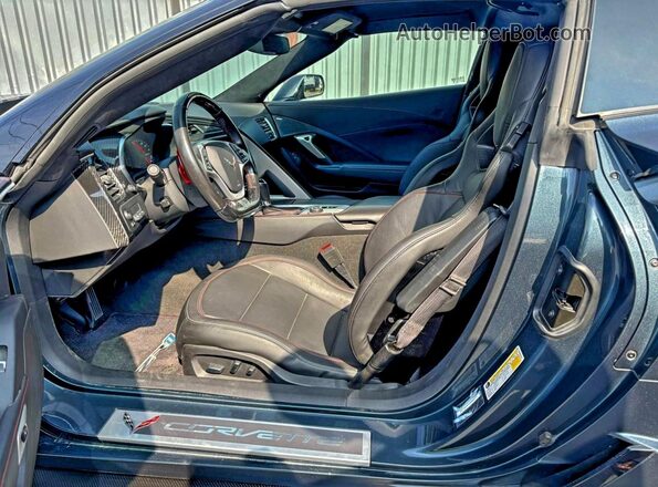 1G1Y52D97K5802374 2019 CHEVROLET CORVETTE Серый Вид салона спереди