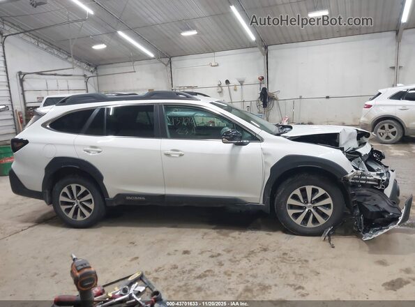 4S4BTACC2P3217940 2023 SUBARU OUTBACK Белый Вид задней части салона