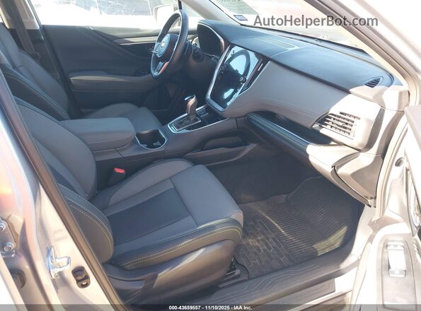 4S4BTAJC1P3203417 2023 SUBARU OUTBACK Серебряный Вид салона спереди