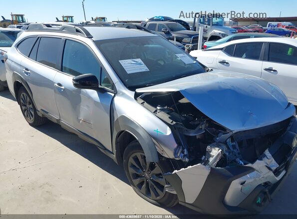 4S4BTAJC1P3203417 2023 SUBARU OUTBACK Серебряный Передняя правая четверть
