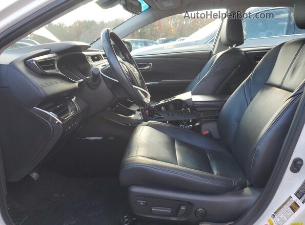 4T1BD1EB1JU064082 2018 TOYOTA AVALON Белый Вид салона спереди
