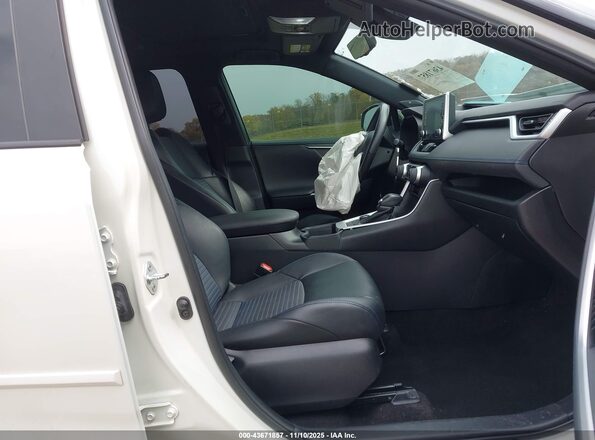 4T3E6RFV4MU047609 2021 TOYOTA RAV4 HYBRID Белый Вид салона спереди