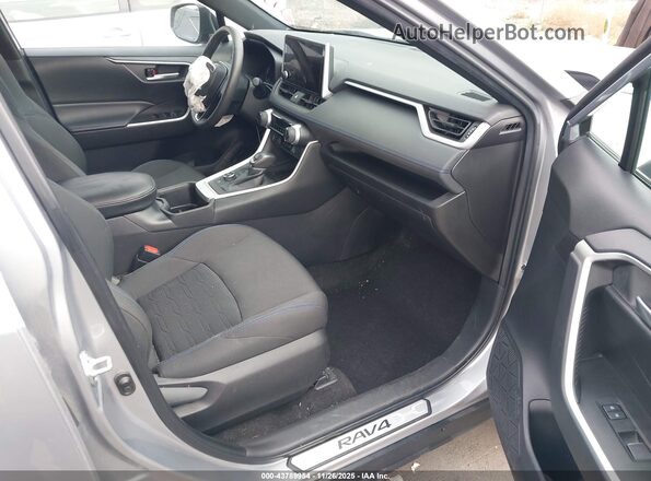4T3T6RFV4PU131831 2023 TOYOTA RAV4 HYBRID Silver Widok wnętrza z przodu