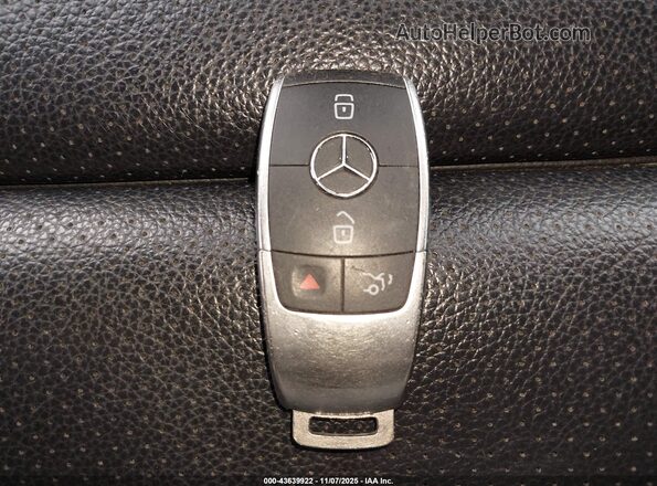 55SWF8EB2LU326436 2020 MERCEDES-BENZ C-CLASS Black Vista del salpicadero