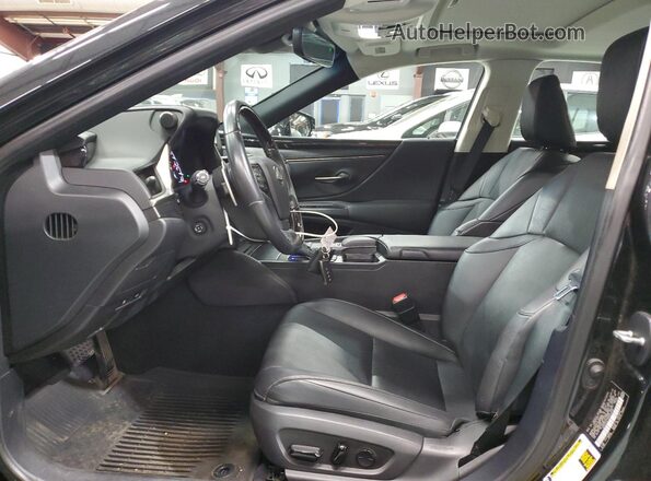 58ADA1C11MU012816 2021 LEXUS ES Черный Вид салона спереди