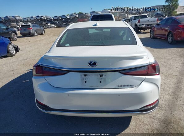 58ADA1C13MU010372 2021 LEXUS ES 300H Белый 