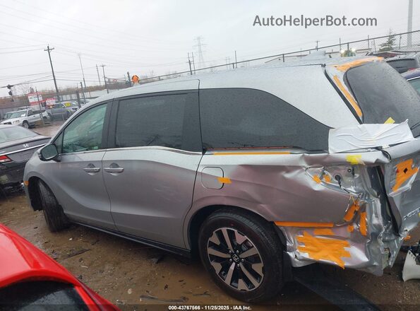 5FNRL6H68SB064463 2025 HONDA ODYSSEY Silver Widok wnętrza z tyłu