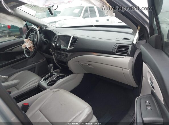 5FPYK2F66JB002267 2018 HONDA RIDGELINE Серебряный Вид салона спереди