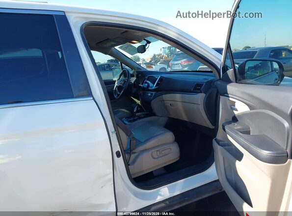 5FPYK2F6XHB007188 2017 HONDA RIDGELINE Белый Вид салона спереди