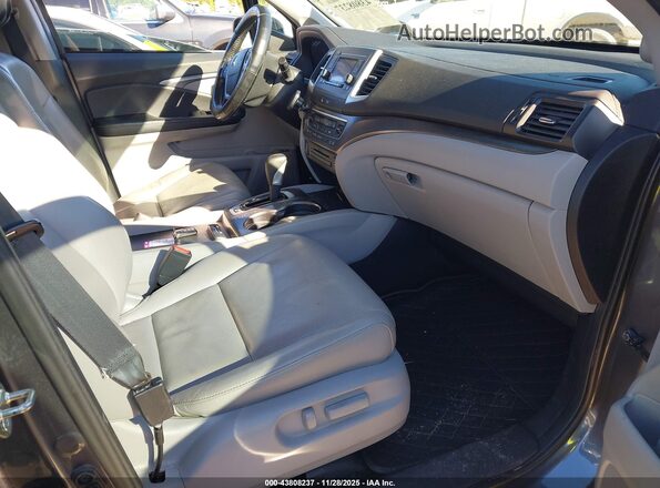 5FPYK3F5XHB018608 2017 HONDA RIDGELINE Gray Widok wnętrza z przodu