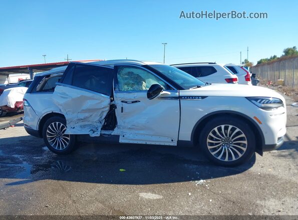 5LM5J7WC4NGL03013 2022 LINCOLN AVIATOR White Widok wnętrza z tyłu