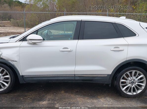 5LMCJ3C91GUJ05681 2016 LINCOLN MKC Белый Вид задней части салона