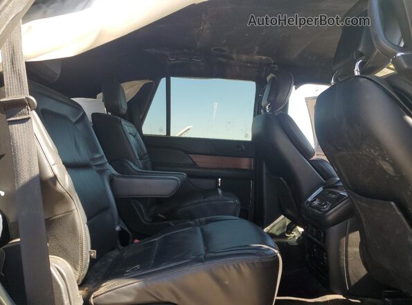 5LMJJ2JT2JEL00738 2018 LINCOLN NAVIGATOR Black Rear interior view
