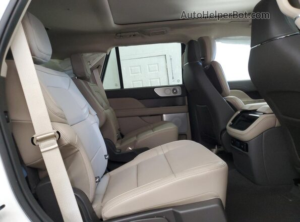 5LMJJ2LG7REL18874 2024 LINCOLN NAVIGATOR Белый Вид задней части салона