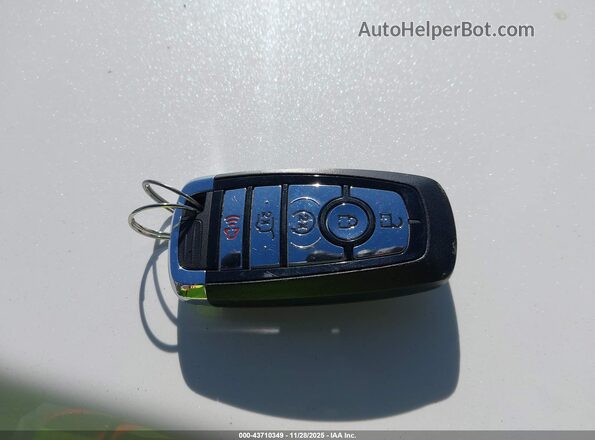 5LMJJ2LG9PEL00695 2023 LINCOLN NAVIGATOR Белый Вид панели приборов