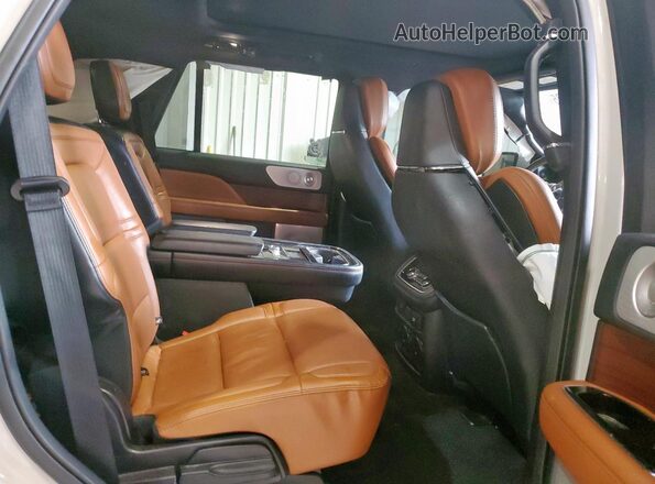 5LMJJ2LT1MEL10954 2021 LINCOLN NAVIGATOR White Widok wnętrza z tyłu