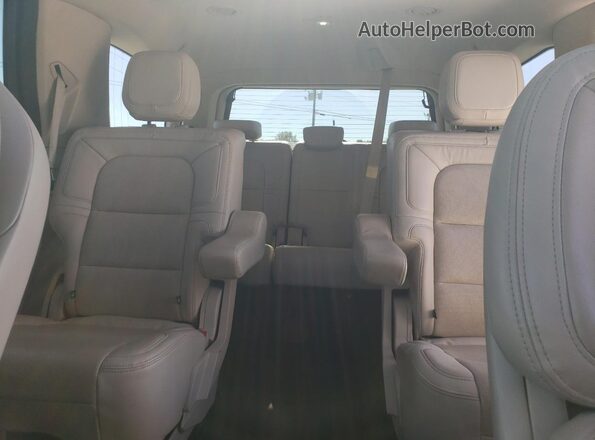 5LMJJ2LT4MEL15355 2021 LINCOLN NAVIGATOR Серебряный Вид задних сидений
