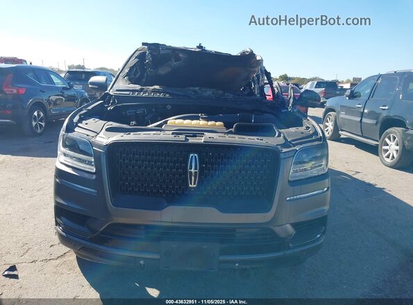 5LMJJ2TT2LEL12047 2020 LINCOLN NAVIGATOR Gray Front view