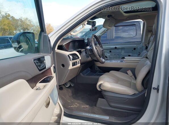 5LMJJ3LG7REL14880 2024 LINCOLN NAVIGATOR Белый Вид салона спереди