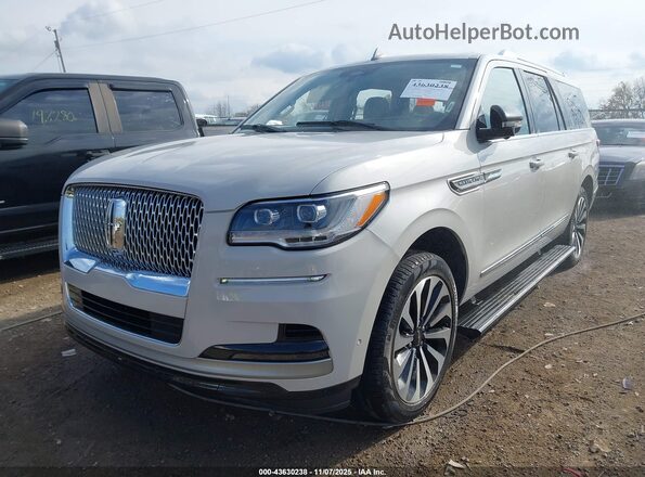 5LMJJ3LG7REL14880 2024 LINCOLN NAVIGATOR Белый Передняя левая четверть