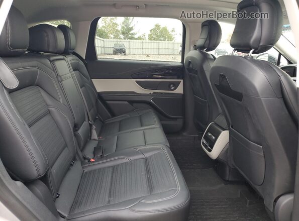 5LMPJ8K47RJ797700 2024 LINCOLN NAUTILUS Gray Rear interior view