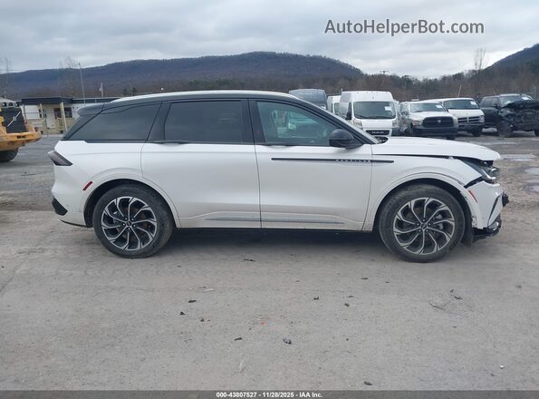 5LMPJ8KA3RJ780981 2024 LINCOLN NAUTILUS White Вид задньої частини салону