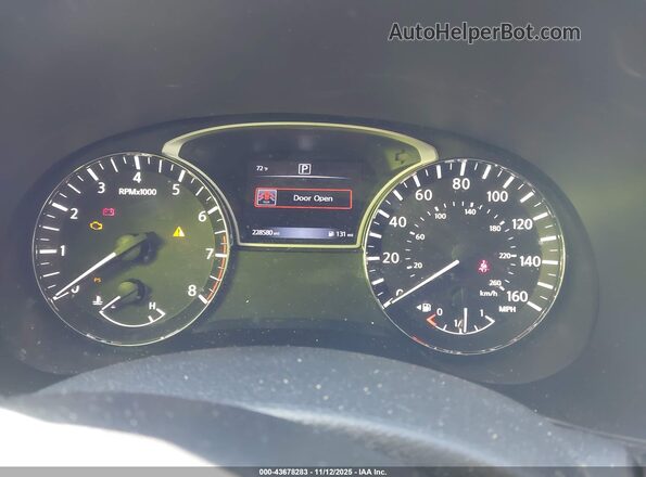 5N1AR2MN8GC607828 2016 NISSAN PATHFINDER Red Widok tylnych siedzeń