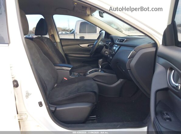 5N1AT2MV2GC918981 2016 NISSAN ROGUE White Front interior view