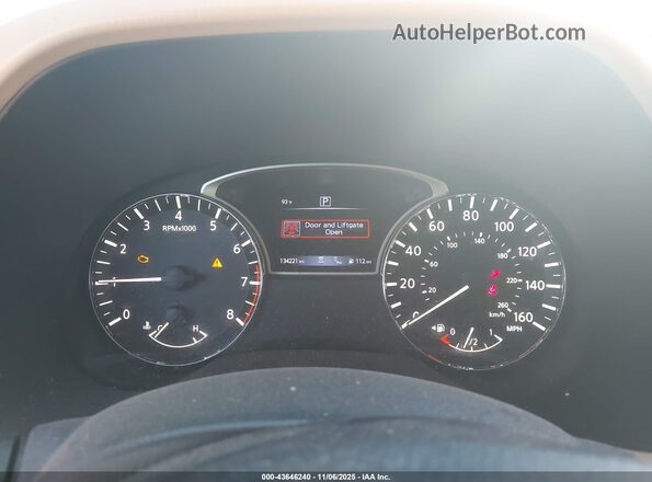 5N1DR2MN3HC635230 2017 NISSAN PATHFINDER Белый Вид задних сидений