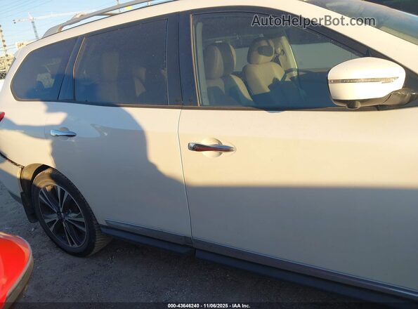 5N1DR2MN3HC635230 2017 NISSAN PATHFINDER Белый Вид задней части салона
