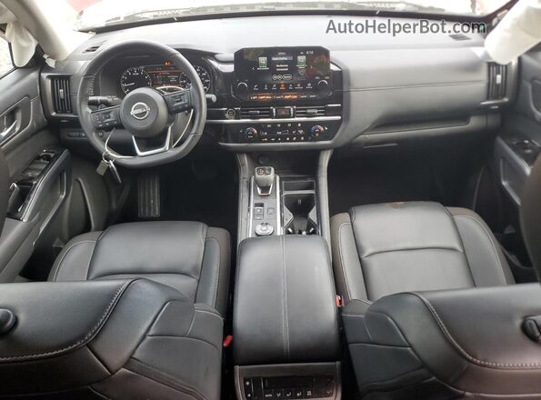 5N1DR3CC6RC297331 2024 NISSAN PATHFINDER Красный Вид панели приборов