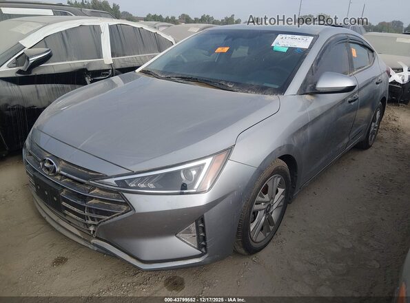 5NPD84LF0LH573263 2020 HYUNDAI ELANTRA Silver Vista tres cuartos delantera izquierda