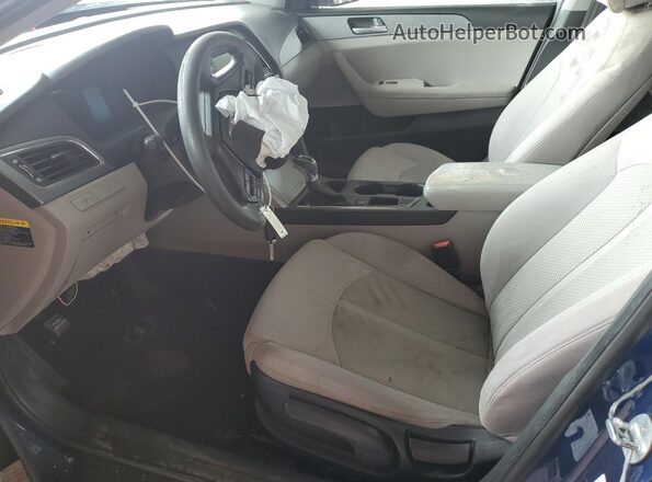 5NPE24AF1HH530499 2017 HYUNDAI SONATA Синий Вид салона спереди