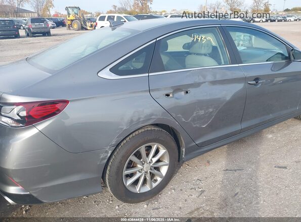 5NPE24AF5JH613665 2018 HYUNDAI SONATA Серый Вид спереди
